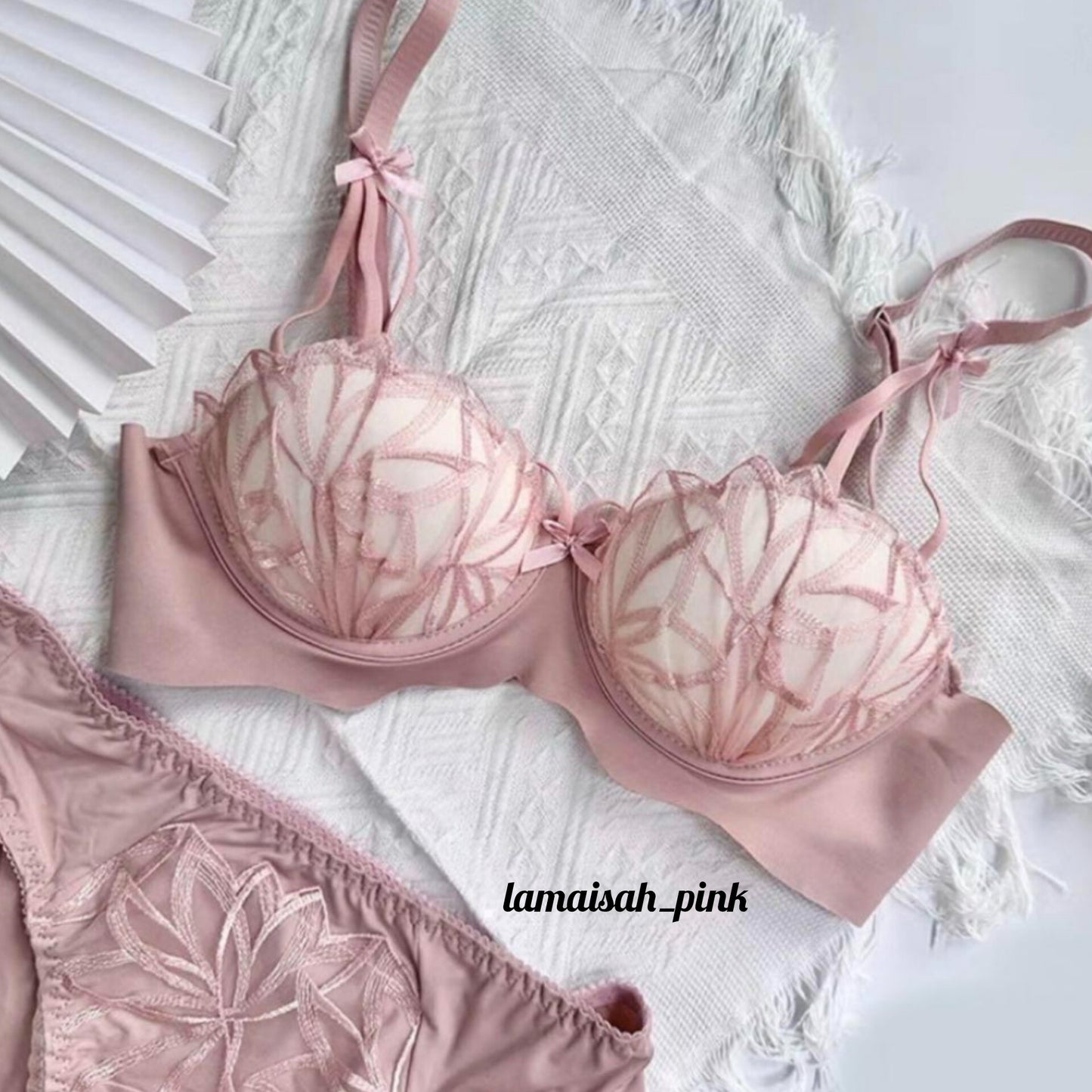 Soft Seamless Bra Set