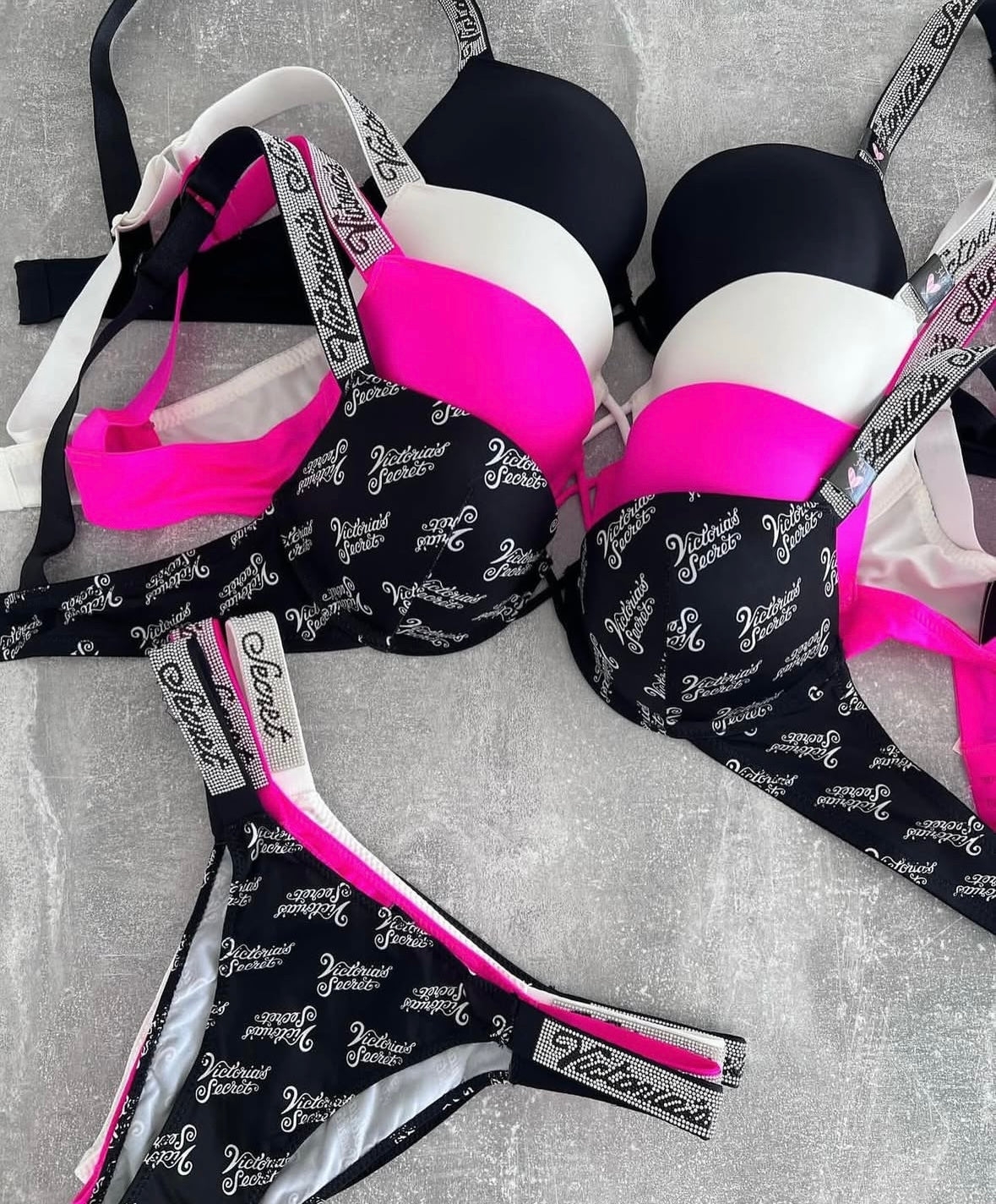 VS Criss Cross Bra Set(Alphabets🔡)