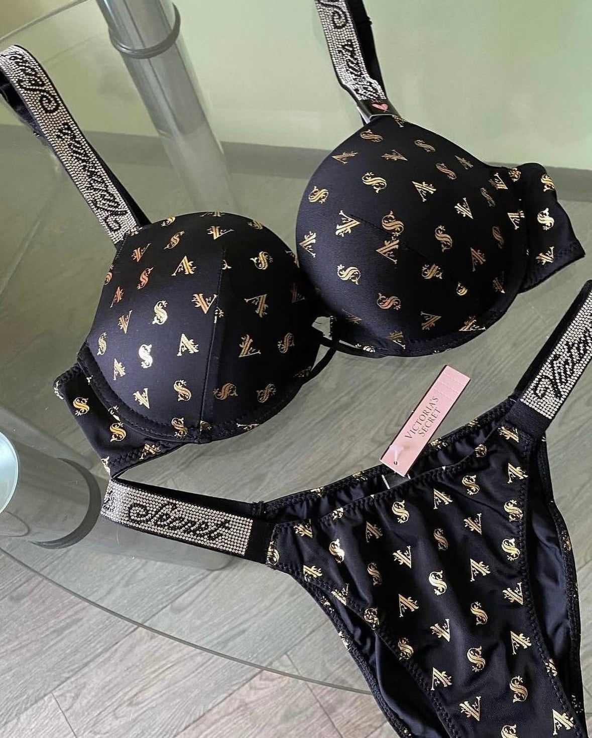 Gold written VS Bra Set(Black⚫️)