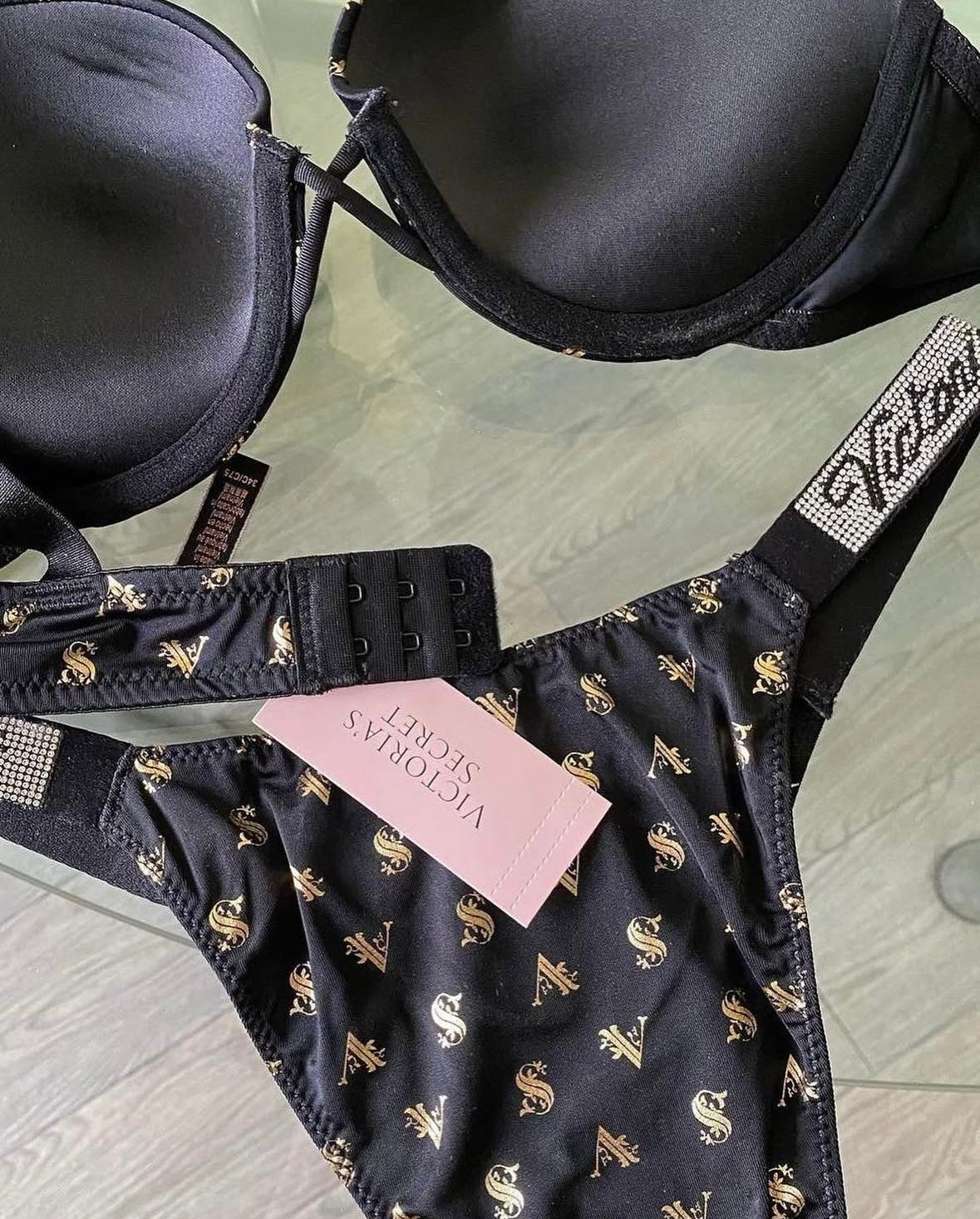 Gold written VS Bra Set(Black⚫️)